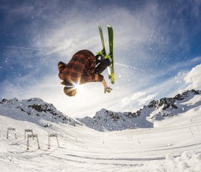 kaiyun登录-十五连败阴影下西亚卡姆的挣扎与老鹰教练斯奈德的压力考验，十五连败阴影下的双重困局，西亚卡姆的挣扎与斯奈德的压力考验