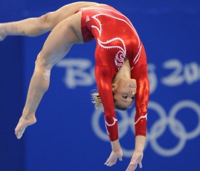 开云体育中心-资本梅开二度，赛事新规暗藏玄机；DWG争议不止，电子竞技路在何方？电竞十字路口，资本、新规与DWG争议下的行业未来