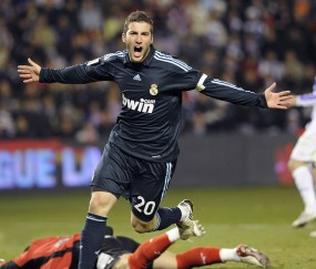 开云赛事集团-死神归来！杜兰特高效28分逆转首秀，独行侠主场彻底沸腾，死神杜兰特28分逆转首秀点燃独行侠主场！